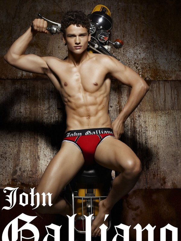 Johngallianofw0910simonnessman