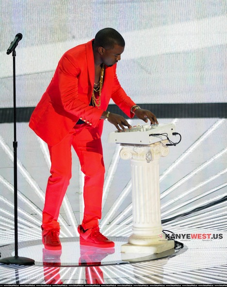 Kanye-red-suit-louis-vuitton-dons