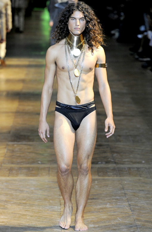 T1-travis_cannata_thierry-mugler_ss_2012_7