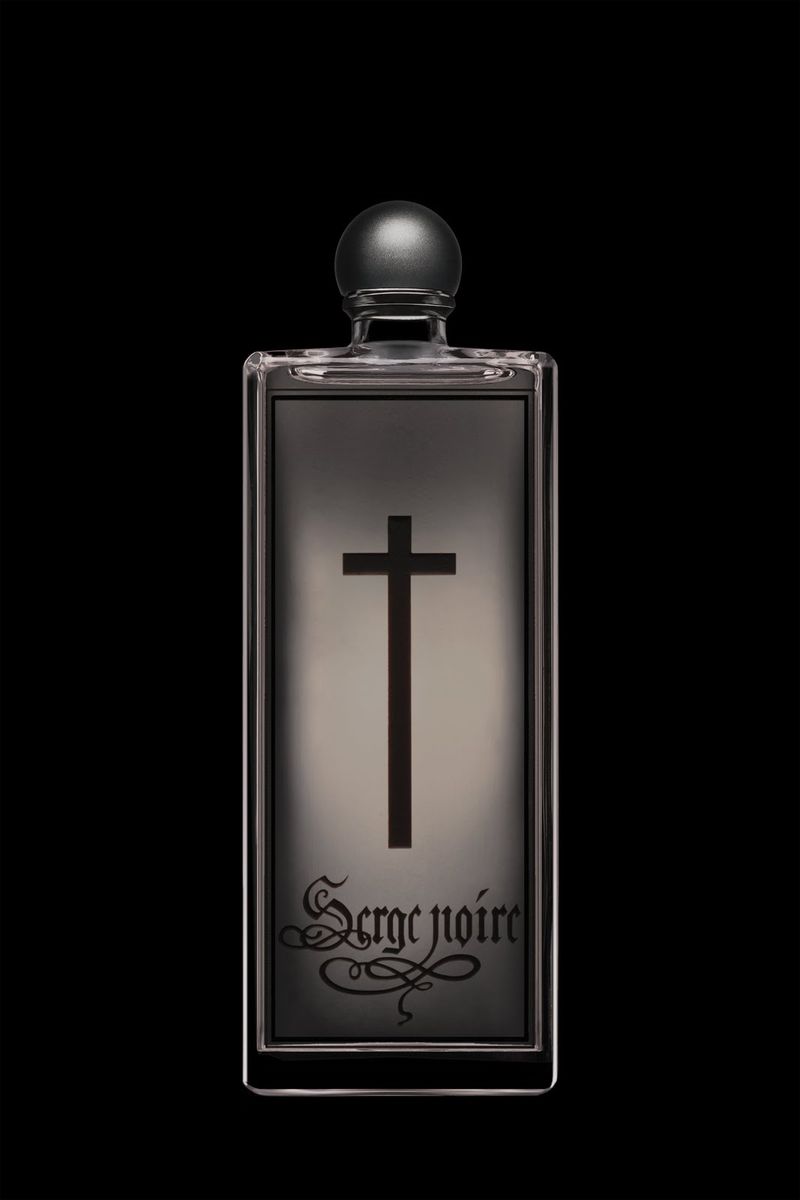 2. Serge noire_Fond noir_Ed gravee_Packshot