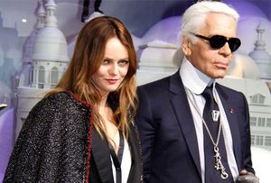 PHOTOS-Vanessa-Paradis-elegante-et-magnetique-aux-cotes-de-Karl-Lagerfeld-a-Paris_reference