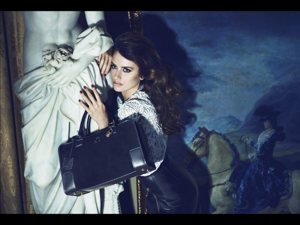 Campagne-ete-2013-Loewe-Photographe-Mert-Alas-et-Marcus-Piggot-Mannequin-Penelope-Cruz_reference