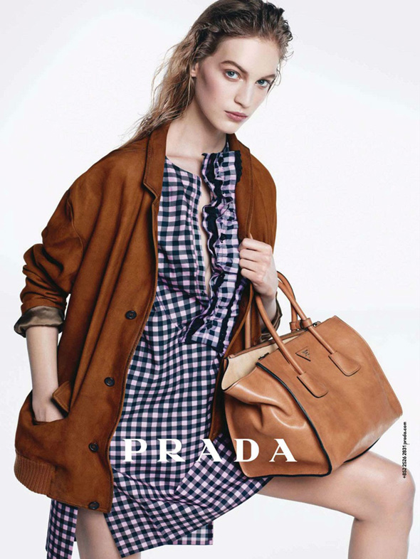 3-Prada-Femme-FW-Hiver-2013-Pub-Ad