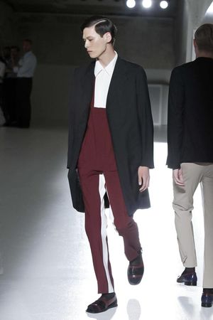 Pantalon bordeaux bande latérale prada ss13