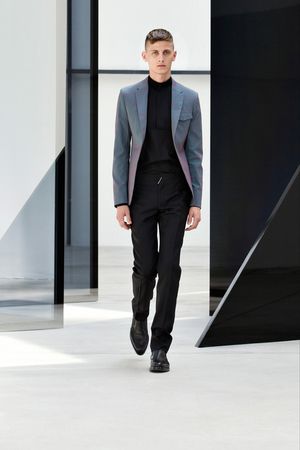 Balenciaga_008_1366_450x675